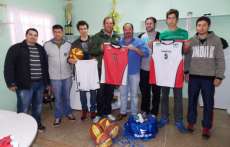 Cantagalo - Poder público municipal entrega novos materiais esportivos para basquete e handebol