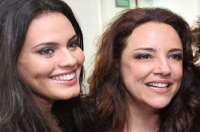 Atriz Letícia Lima e Ana Carolina assumem romance na Sapucaí