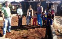 Rio Bonito - Departamento de Obras está reconstruindo casa de família que perdeu tudo em incêndio