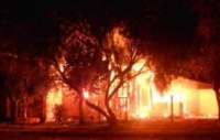 Nova Laranjeiras - Incêndio destrói casa na área urbana do município