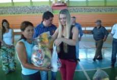 Laranjeiras - Prefeitura entrega duas mil cestas básicas neste natal