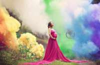 Após seis abortos, mulher consegue dar à luz e comemora com foto incrível