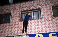 Laranjeiras - PM e Bombeiros salvam criança de possível queda de janela de prédio