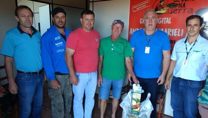 Rio Bonito - Seab e Prefeitura iniciam entrega de sementes e kit de hortaliças para a próxima semana na comunidade Arapongas (Cacia)