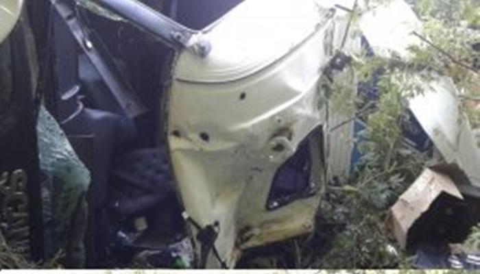 Laranjeiras - Caminhão de materiais de construção se envolve em acidente na BR-277