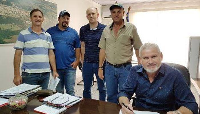 Guaraniaçu - Prefeito assina Ordem de Serviço para melhorias na Escola M. Joaquim Modesto da Rosa