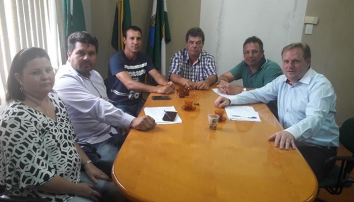 Rio Bonito - Prefeito recebe deputado Luis Corti, assessor do deputado Kaifer e prefeito de Virmond