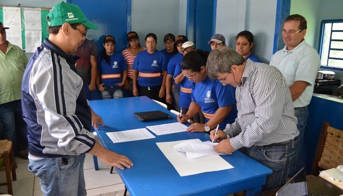 Pinhão - Município firma contrato com Associação de Trabalhadores com Materiais Recicláveis 