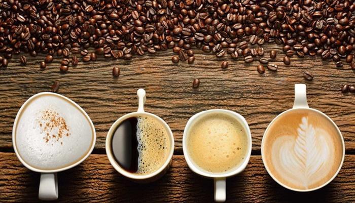 Beber café ou chá muito quente aumenta risco de ter câncer