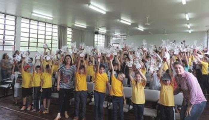 Candói - Prefeitura entregou 2.500 cestas de Páscoa