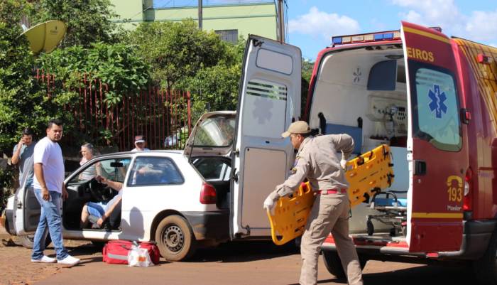 Laranjeiras - Acidente envolve dois automóveis na Tiradentes