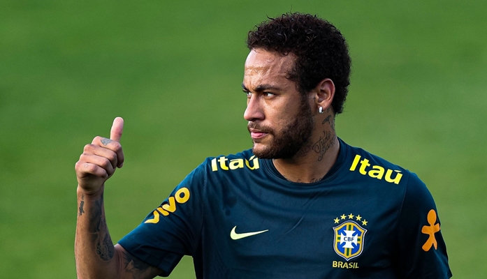 Mulher acusa Neymar de estupro