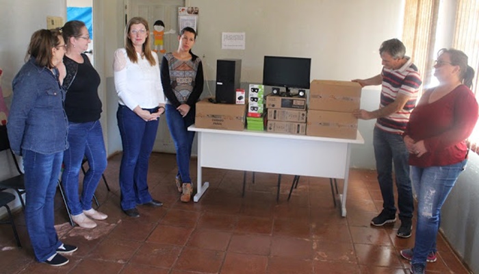 Porto Barreiro - Governo Municipal realiza entrega de computadores para o Conselho Tutelar