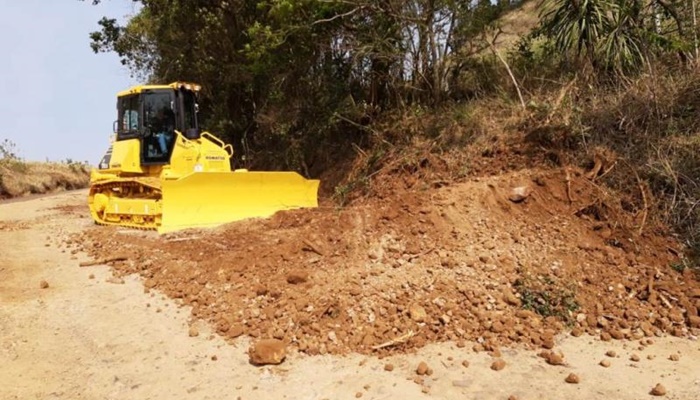 Nova Laranjeiras - Iniciado o trabalho de readequação da estrada da comunidade São Roque