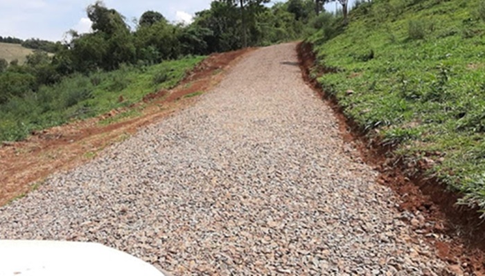 Goioxim - Secretaria de viação e obras trabalha na recuperação das estradas