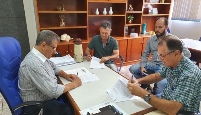 Nova Laranjeiras - Assinada ordem de serviço para recape e pavimentação asfáltica de ruas no distrito do Rio Guarani e Sede do Município