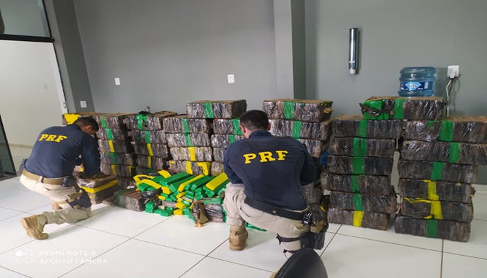 Nova Laranjeiras - Após perseguição, PRF prende indivíduo com camionete carregada com mais de 800kg de drogas 