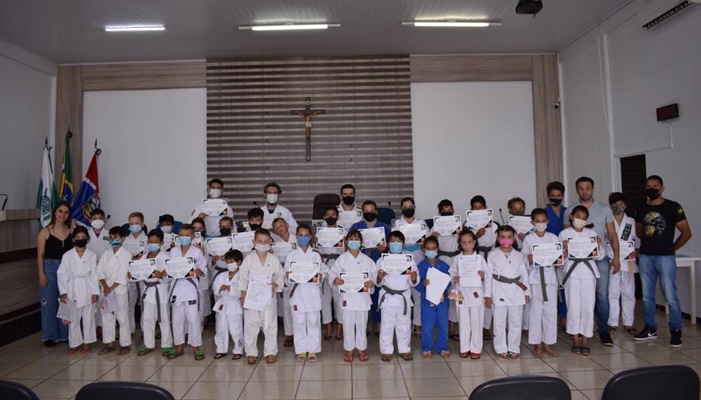 Reserva do Iguaçu - Judocas recebem certificados de exame de graduação