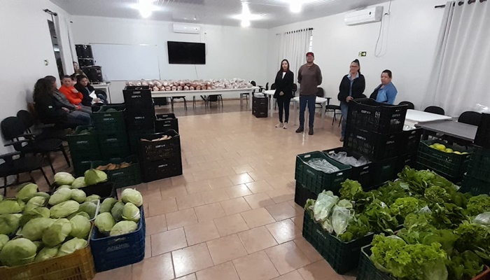 Rio Bonito - Prefeitura entrega cesta verde