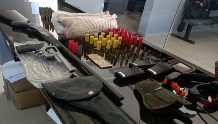 Quedas do Iguaçu - Polícia prende homem por porte ilegal de arma de fogo, receptação e caça ilegal