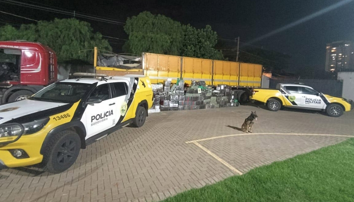 Com apoio de cão, PM apreende 2 toneladas de maconha em caminhão em Iguaraçu