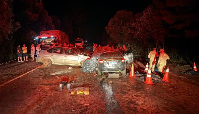 Quatro pessoas morrem em acidente entre dois carros na PR-466, em Pitanga