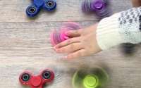 Fidget spinner: conheça o brinquedo que virou febre entre crianças e adultos