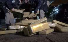 Catanduvas - Carro bate em barranco e PRF faz grande apreensão de maconha na BR 277
