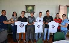 Pinhão - Prefeitura entrega novos uniformes para Grupo de Capoeira Guerreiros dos Palmares