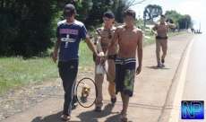 Laranjeiras - PM captura dois e recupera moto furtada