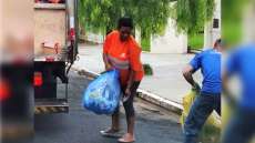 Grávida de nove meses, gari trabalha às vésperas de dar à luz o segundo filho