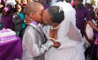 Na África, menino de 9 anos se casa com mulher de 62 anos pela 2ª vez