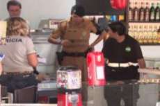 Pai e filho reagem a assalto e matam casal de bandidos