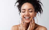 Dermatologista alerta: 8 coisas que você nunca deve usar na pele