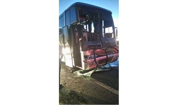 Goioxim - Ônibus que seguia para Guarapuava com estudantes sofre acidente na BR 277