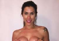 Ex-Panicat Ana Paula Minerato, faz topless para comemorar 400 mil seguidores