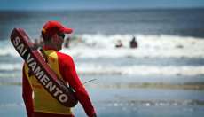 Bombeiros resgatam pescadores náufragos na Baia de Guaratuba