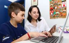 Estudos apontam prós e contras dos eletrônicos para as crianças