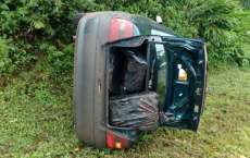Carro com 164 quilos de drogas capota após perseguição policial