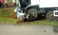 Motorista morre após carro ser esmagado por caminhão na BR 277