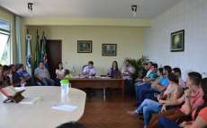 Pinhão - Universitários e executivo municipal discutem novo modelo de transporte a partir de fevereiro