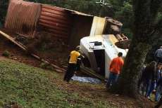 Ibema - Um grave acidente tirou a vida de um caminhoneiro na BR 277. Veja vídeo