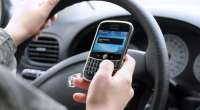 Campanha preventiva foca quem dirige e mexe no celular ao mesmo tempo