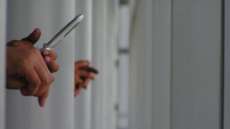 Projeto do governo do Paraná proíbe sinal de celular em penitenciárias