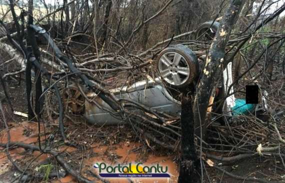 Laranjeiras - Condutor se perde e capota veículo na BR-158, próximo ao radar