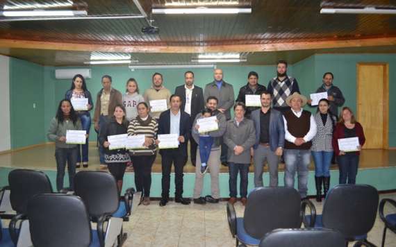 Pinhão - Empreendedores recebem certificados do Bom Negócio Paraná