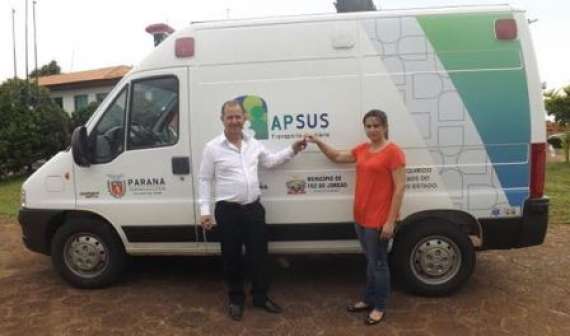 Foz do Jordão - Governo Municipal entrega ambulância para Secretária de Saúde
