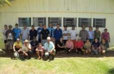 Rio Bonito - Moradores se reúnem, promovem mutirão e fazem limpeza da escola municipal da Água Morna