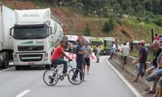 Greve dos caminhoneiros já esvazia prateleiras no Paraná