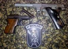 Quedas - Pai esconde arma na calça da criança de 6 anos